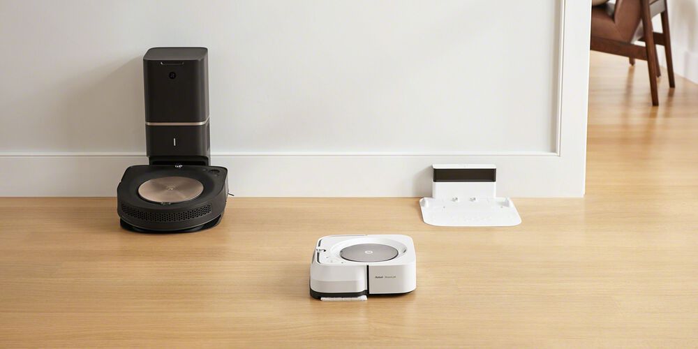 Ein schwarzer s9+ Roomba und ein wei&szlig;er m6 Braava